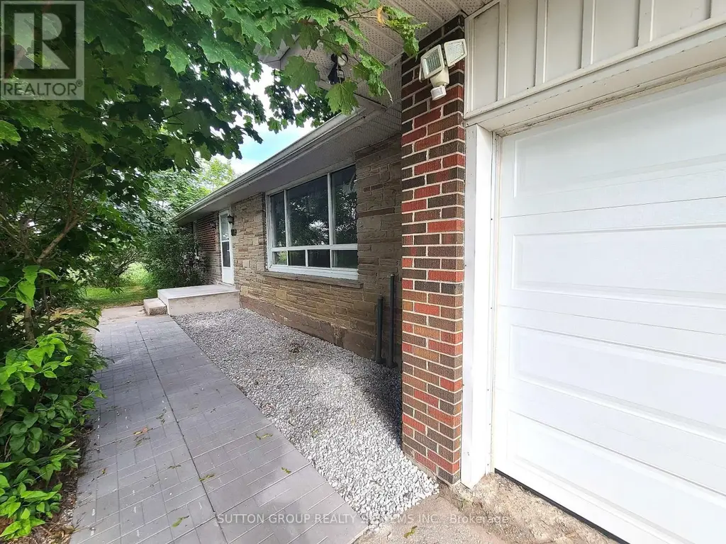 998 King Road, King